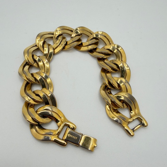 7" Vintage Monet Gold Tone double Twisted Link Bracelet w/ fold over clasp! - Picture 3 of 16